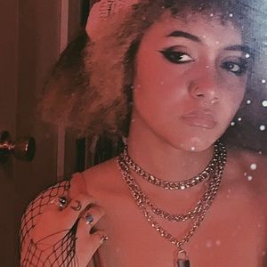 Meet your Posher, Tia